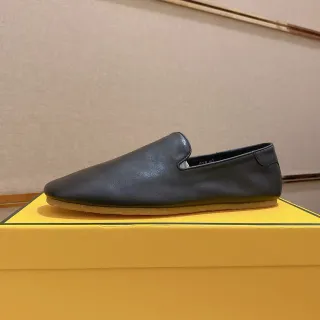 काली भूरे रंग की चिकनी चमड़े का स्लिप-ऑन लोफर