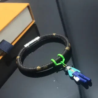 Pulsera de cordón trenzado con encanto de esmalte negro y azul