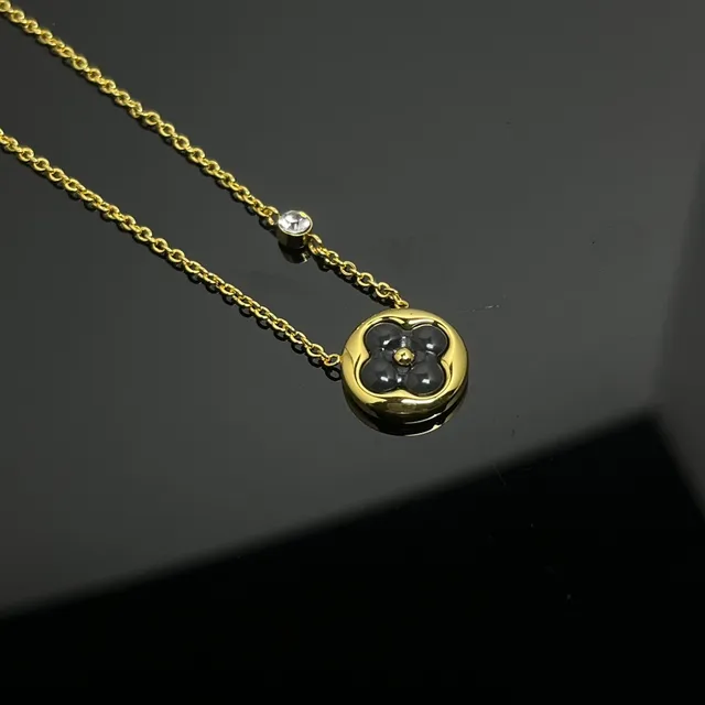 Black Gold Floral Quatrefoil Pendant Polished Metal Bezel Necklace 4