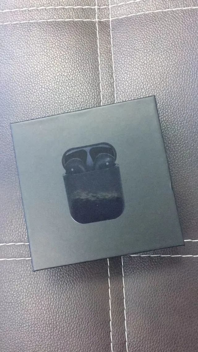 Caja de Carga Compacta de Acabado Negro y Gris Mate TWS Earbuds 7