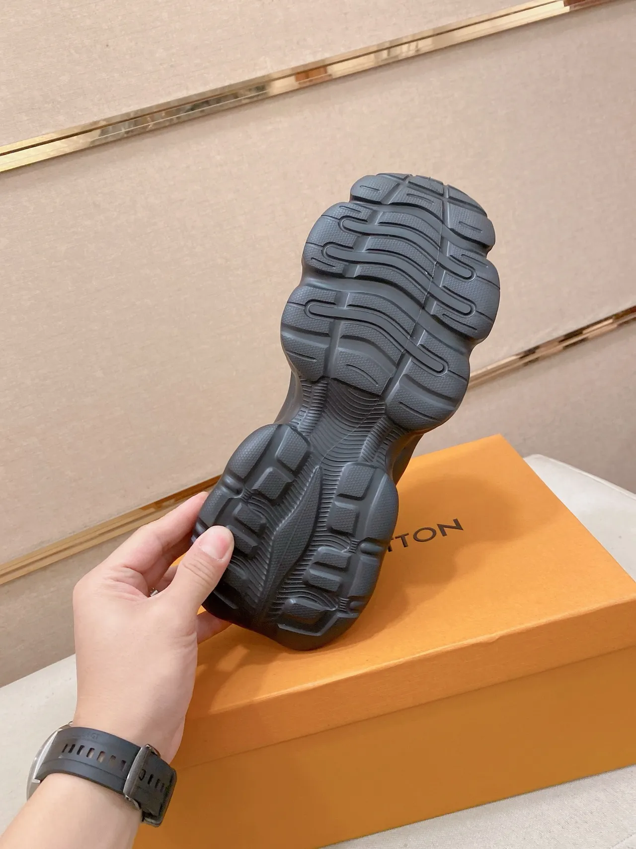 Black Gray Oversized Sculpted Sole Mixed-Material Upper Chunky Sneakers 3
