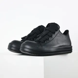 Tênis plataforma oversized de renda preto monocromático