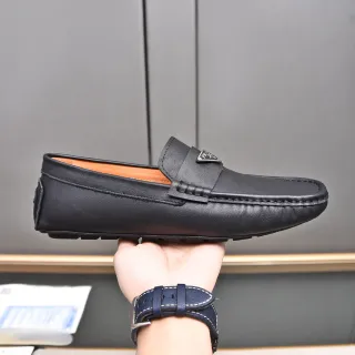 黑色橙色皮革 Moc-Toe 缝线乐福鞋