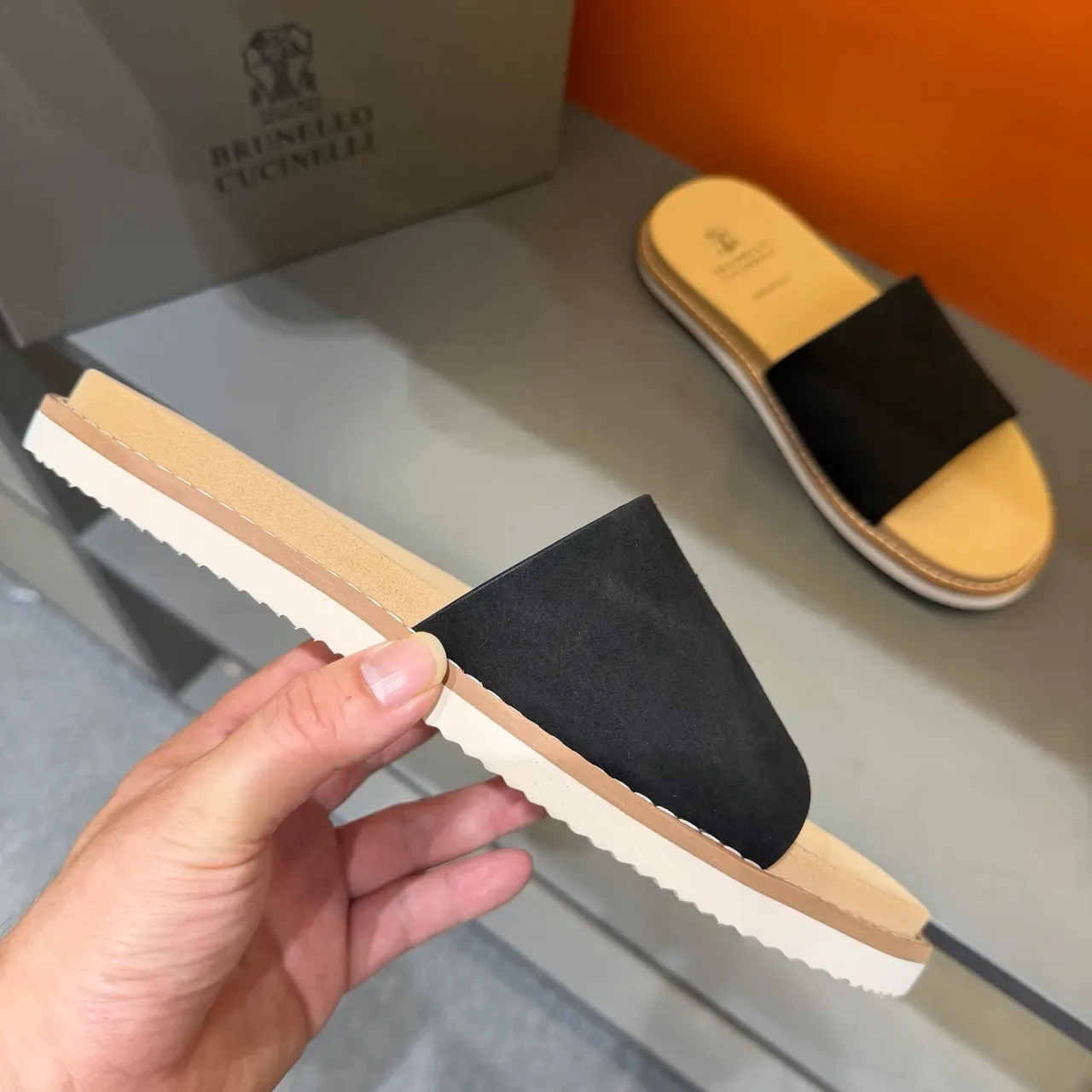 Brunello Cucinelli Single-Strap Leather Slippers 4