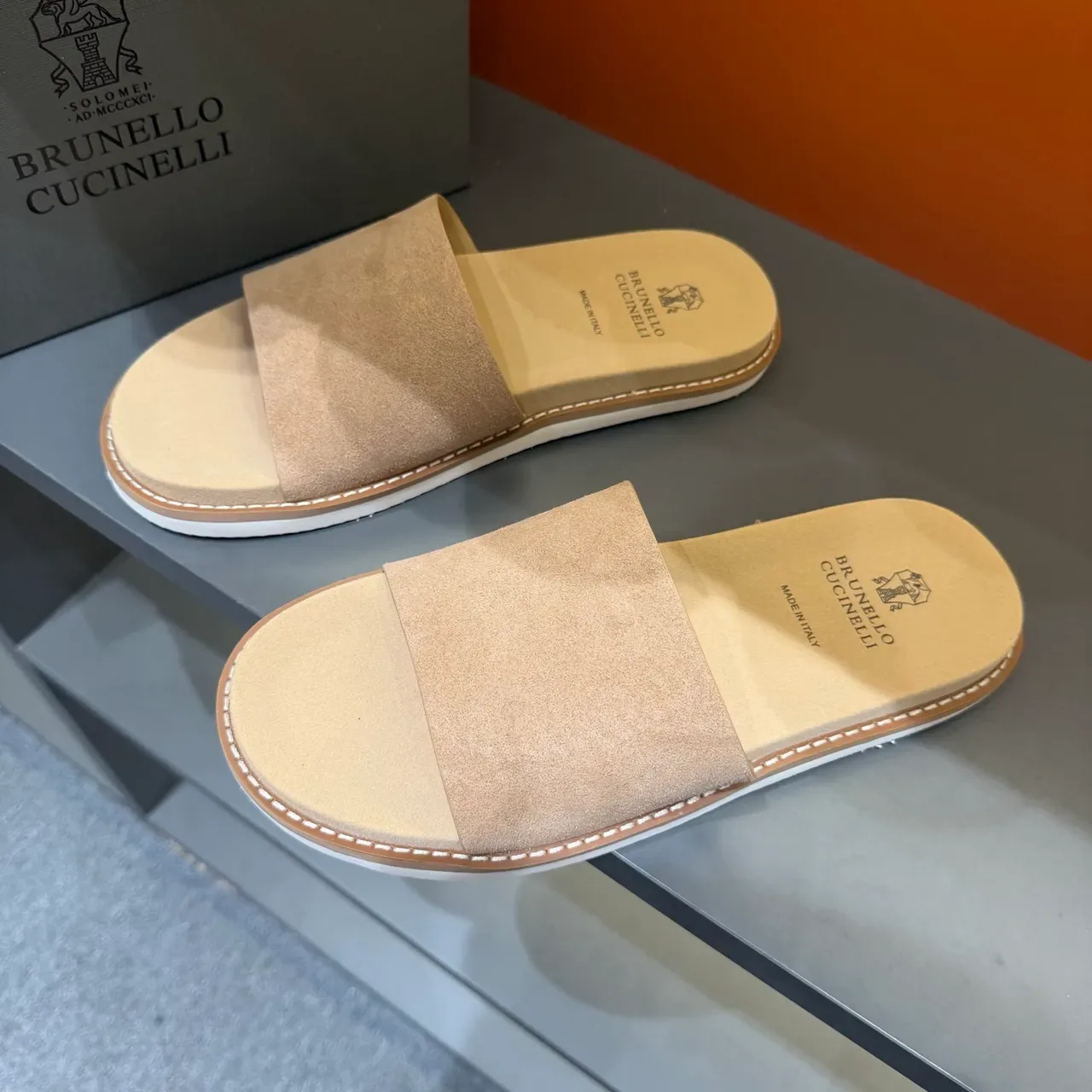 Brunello Cucinelli Single-Strap Leather Slippers 14