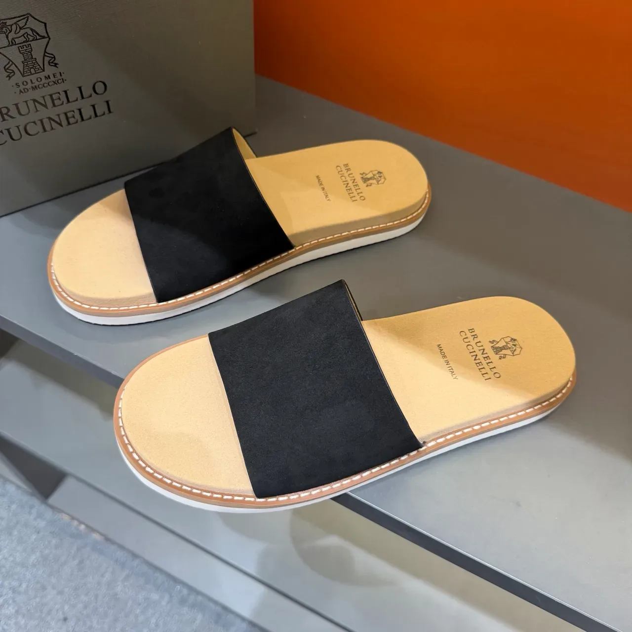 Brunello Cucinelli Single-Strap Leather Slippers 15