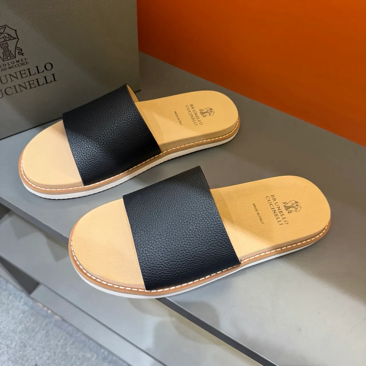 Brunello Cucinelli Single-Strap Leather Slippers 21
