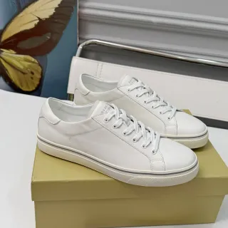Brunello Cucinelli Tênis Minimalistas de Couro Branco Estilo de Vida