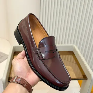 酒红色黑色光泽皮革 Moc-Toe 缝线乐福鞋