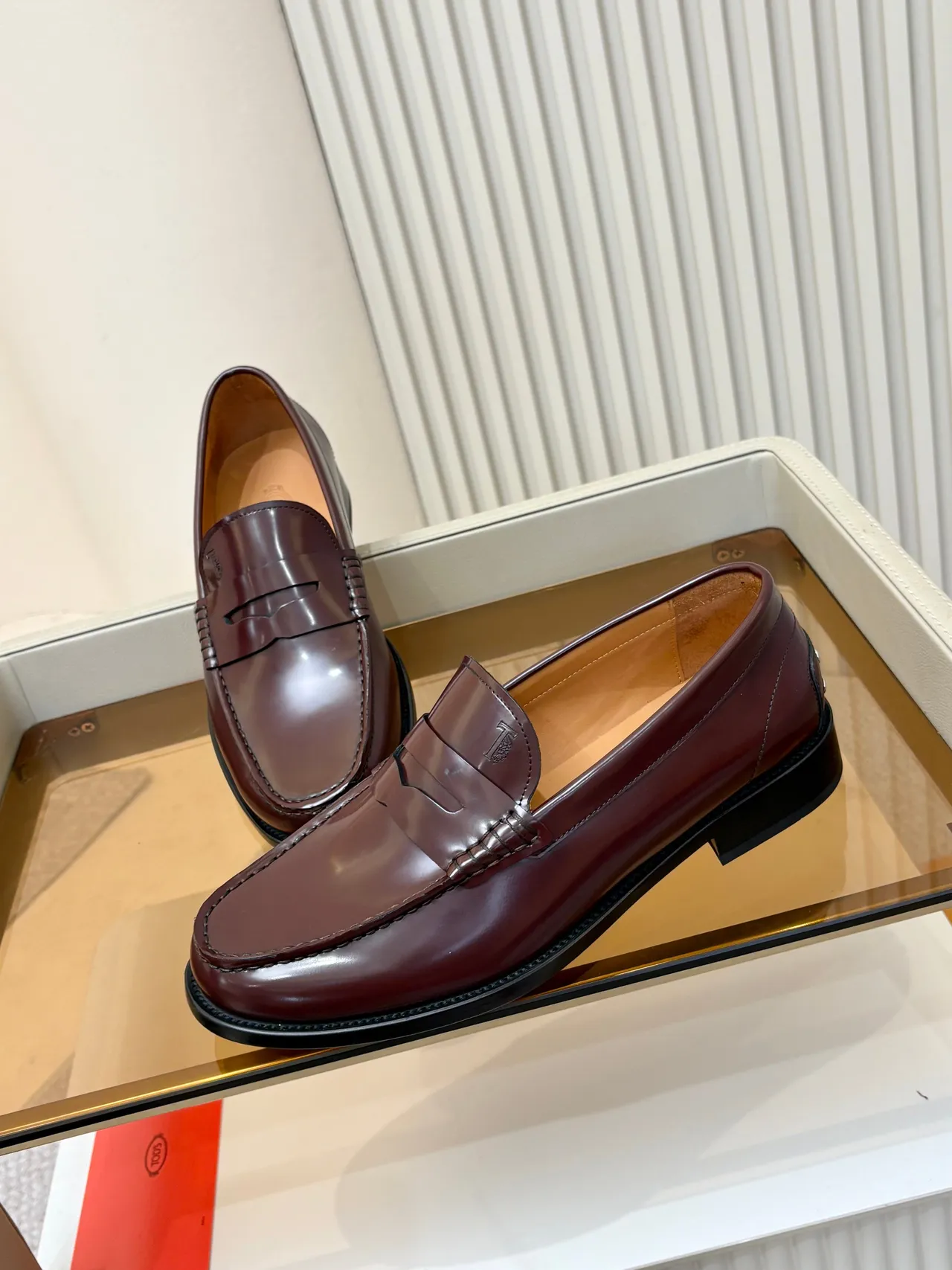 Burgundy Black Glossy Leather Moc-Toe Stitching Loafer 4