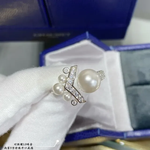 Chaumet Joséphine Asymmetrical Pearl and Diamond Ring 6