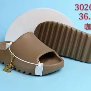 कॉफी ब्राउन मोल्डेड रबर स्लिपर