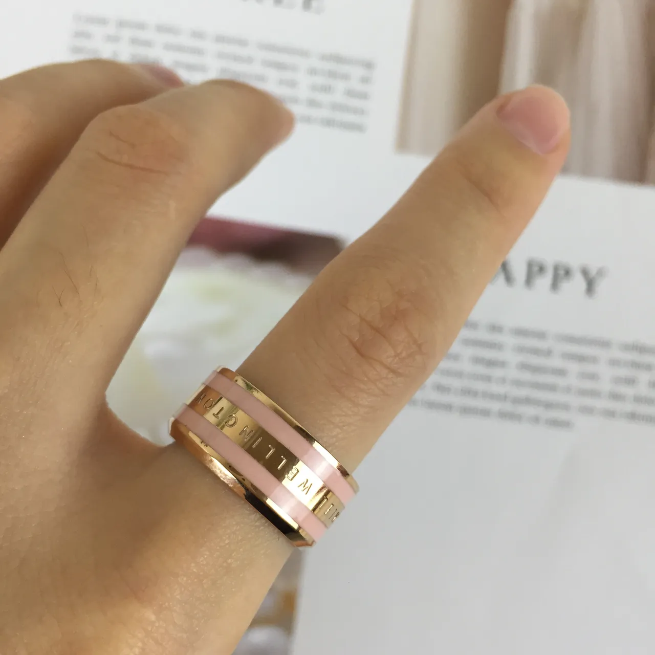 Daniel Wellington Bague Classique Émail Rose et Or 2