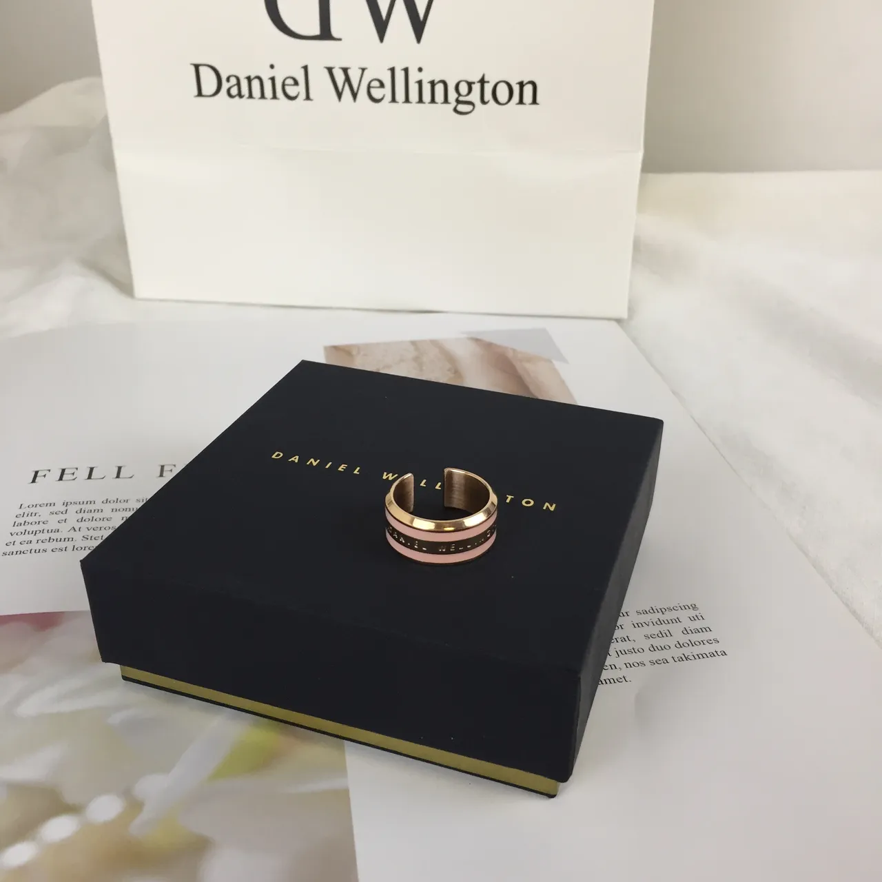 Daniel Wellington Bague Classique Émail Rose et Or 3