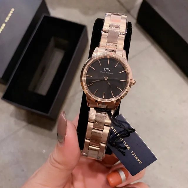 Daniel Wellington Montre Quartz Cadran Noir Or Rose Classique Petite 8