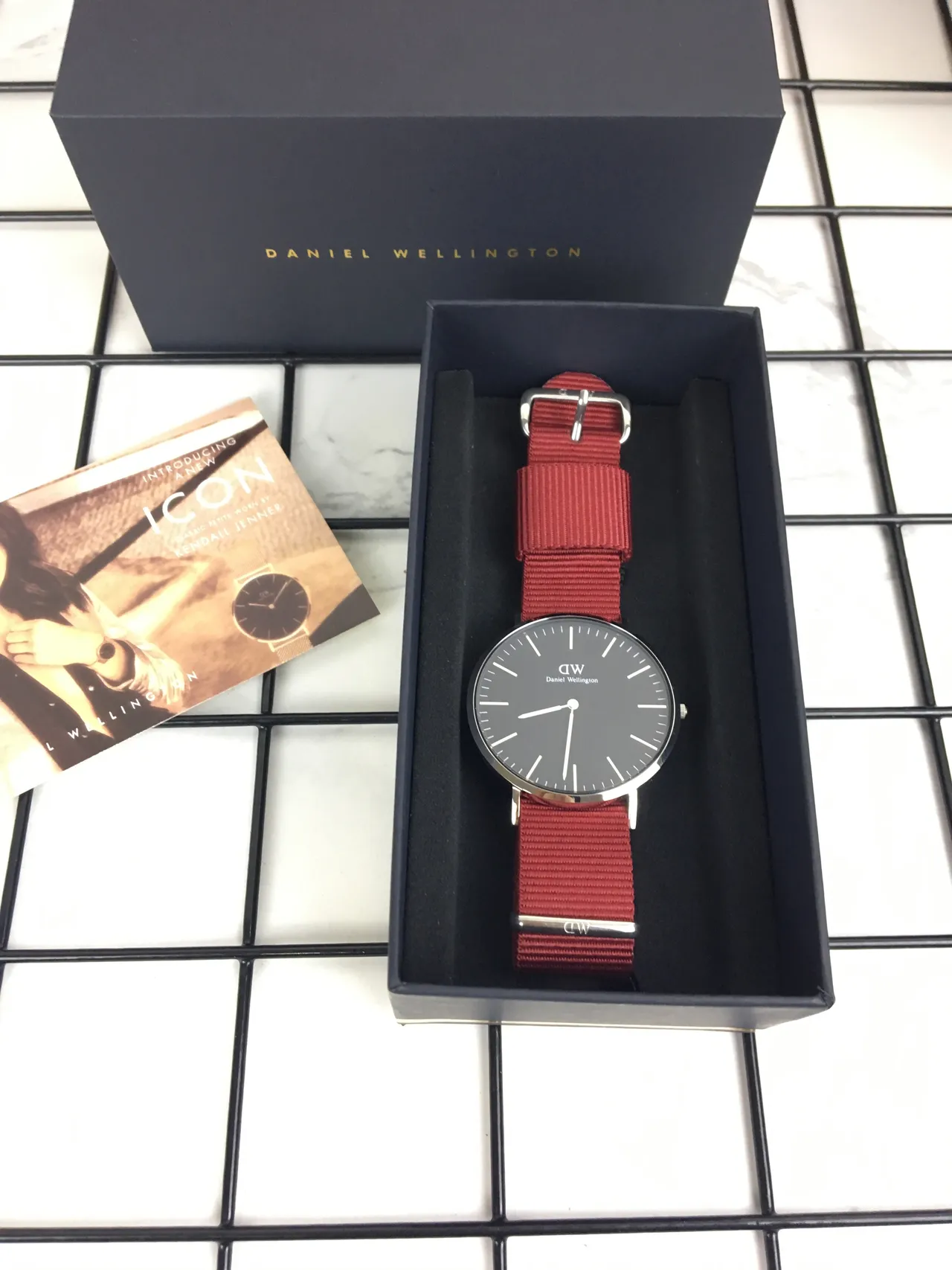 Daniel Wellington Red Black Minimalist Thin Case Quartz Watch 2
