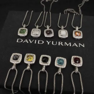 قلادة David Yurman Albion فضي متعدد الألوان إطار مربع باهيه ألماس هالة