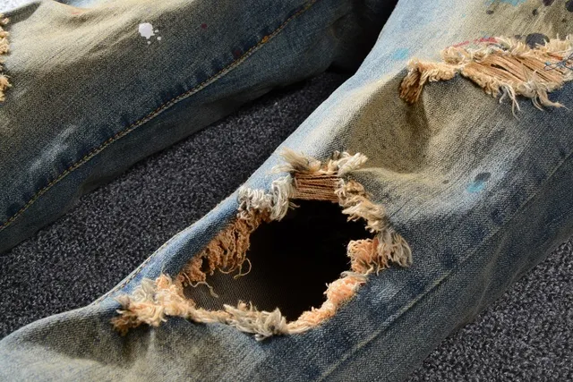 Distressed Paint-Splatter Slim-Fit Blue Jeans 6