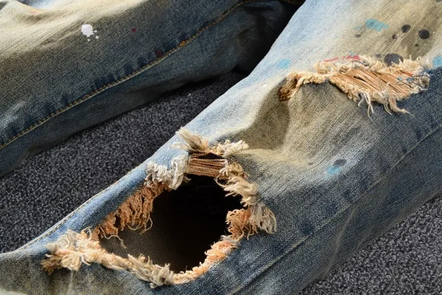 Distressed Paint-Splatter Slim-Fit Blue Jeans 7