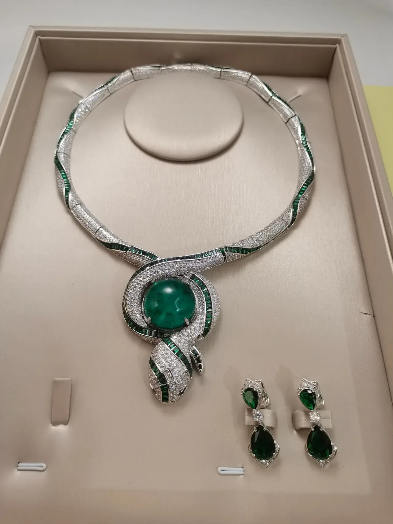 Emerald and Diamond Pavé Serpentine Motif Necklace 5