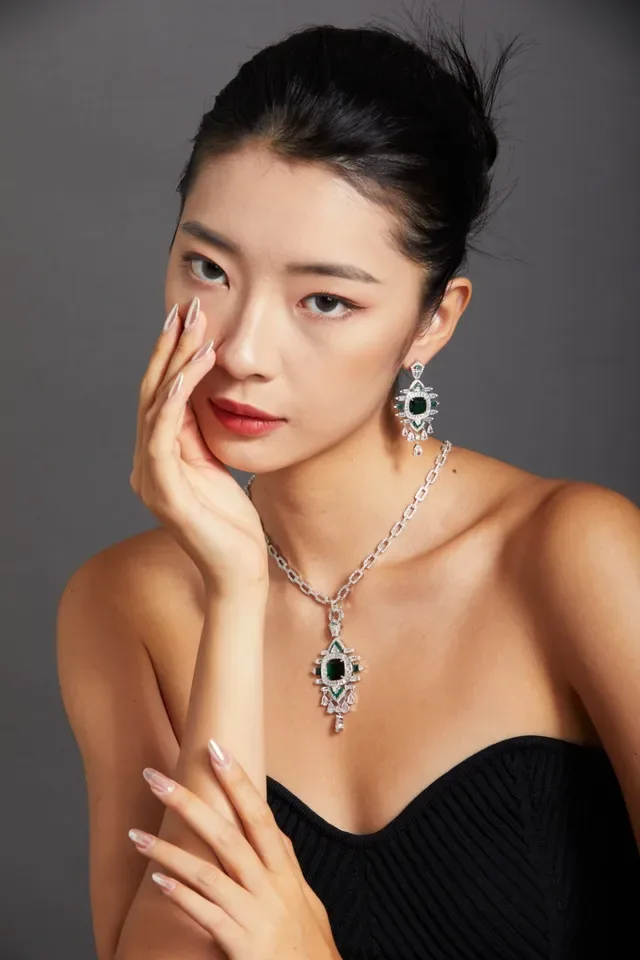 Emerald-Cut Green and Clear Stone Pendant Necklace 5