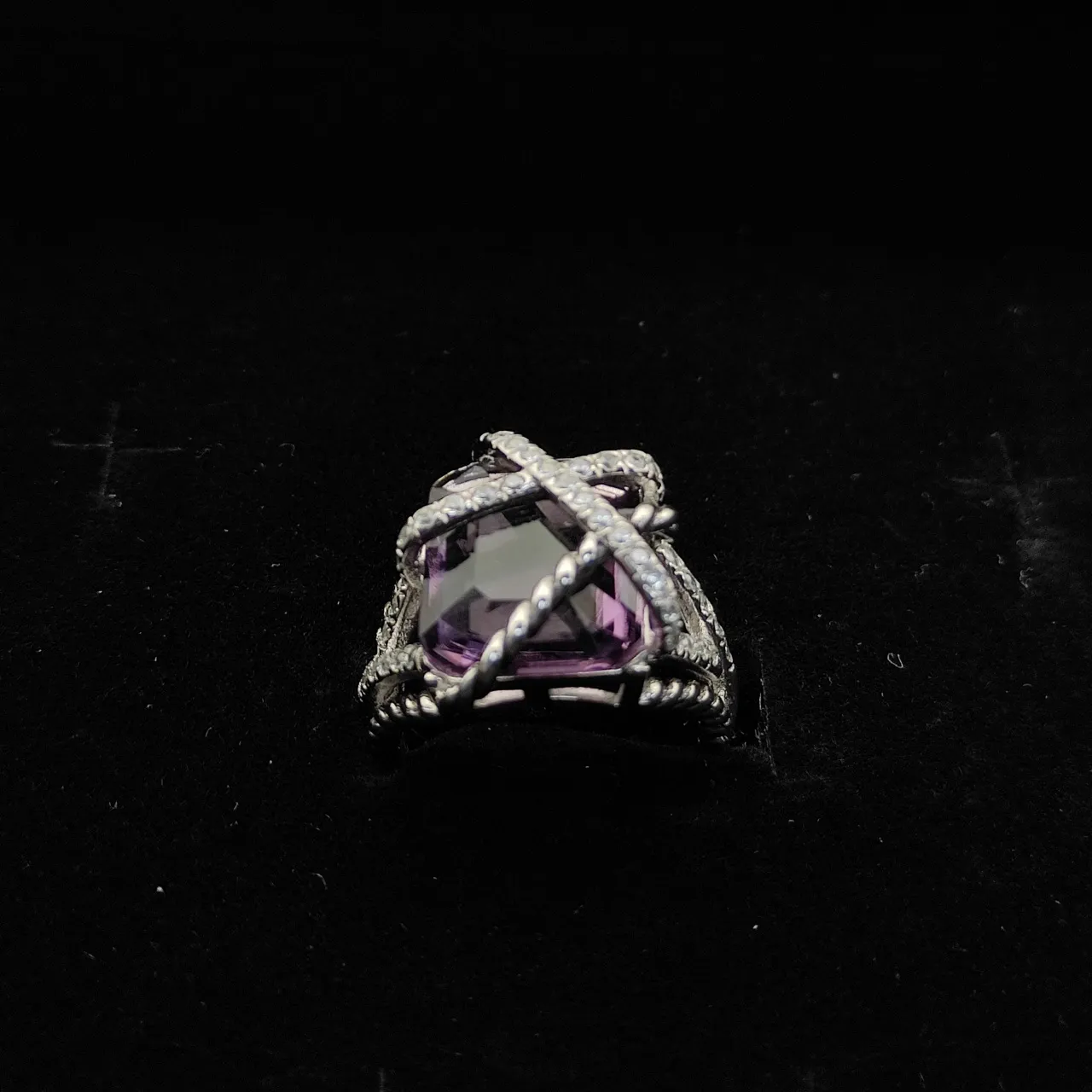Bague Facetée Gemme Violette Motif Diamant Corde Croisée 4
