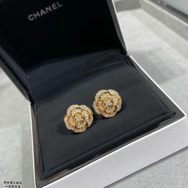 Floral Pavé Crystal Stud Earring 4
