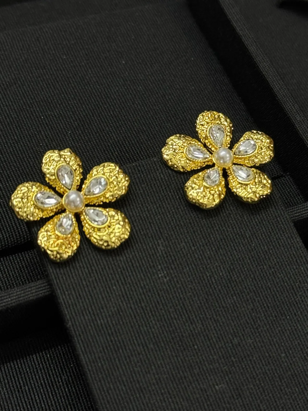 Floral Textured Gold-Tone Pearl and Crystal Stud Earrings 4