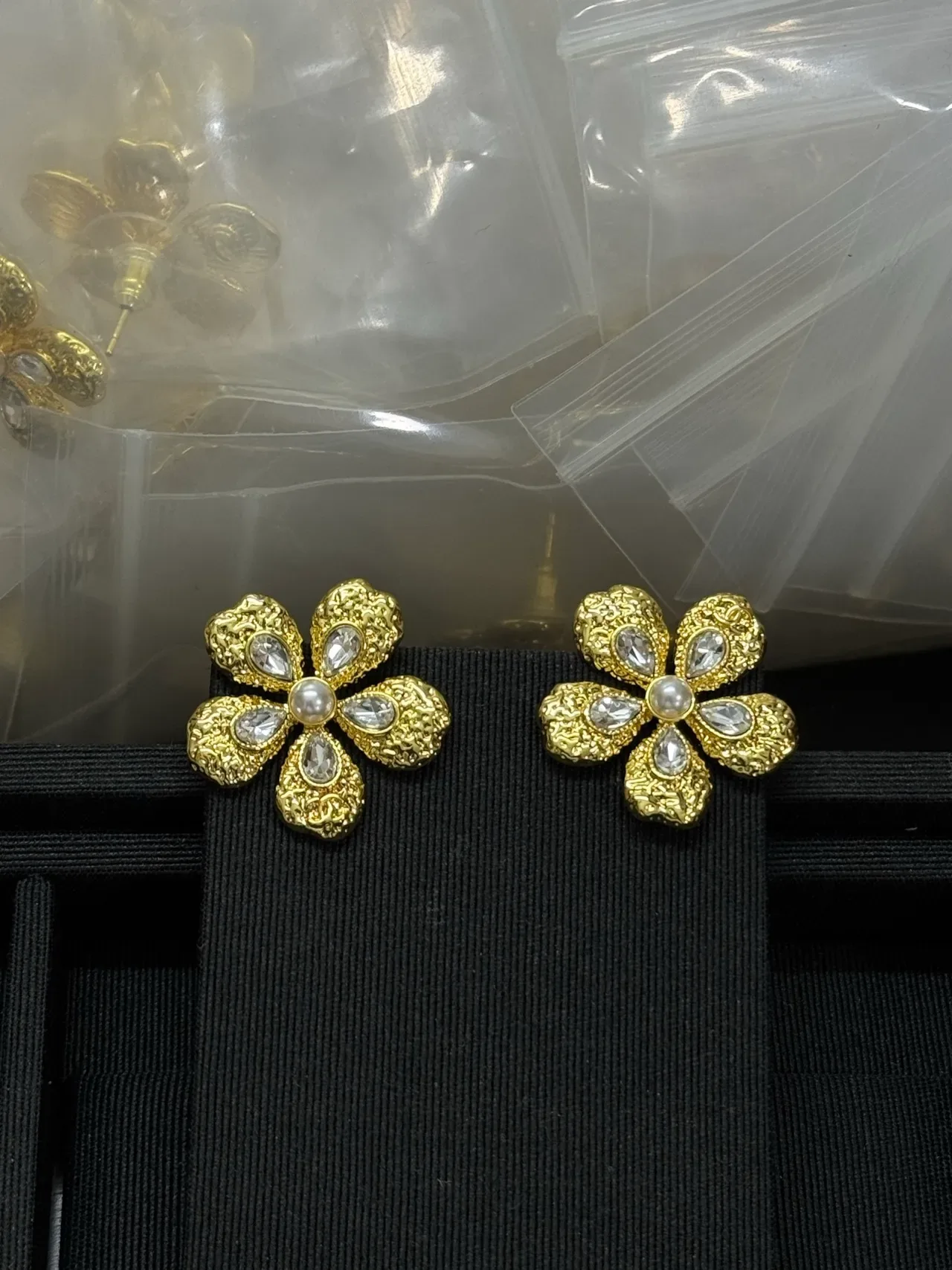 Floral Textured Gold-Tone Pearl and Crystal Stud Earrings 7