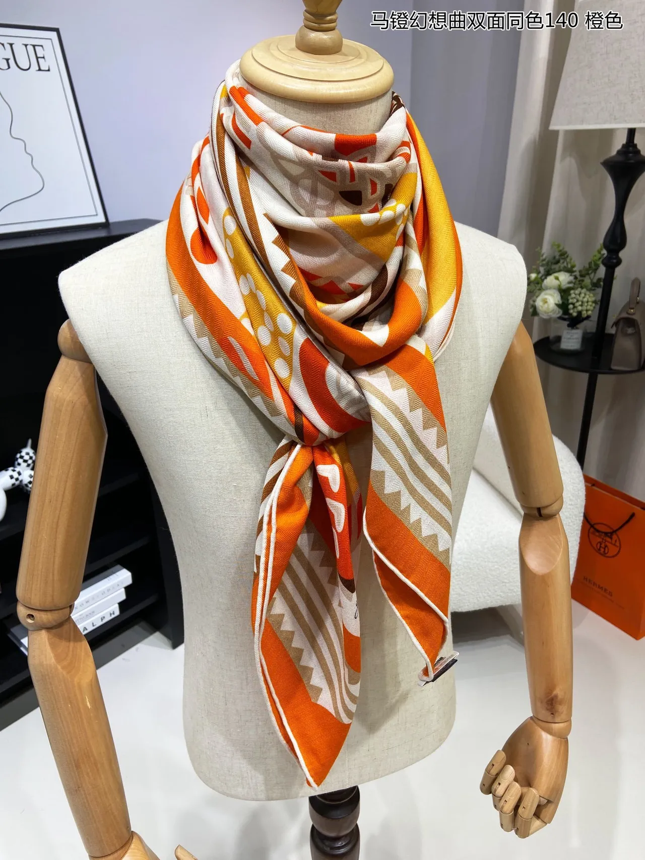 Xale estampado geométrico laranja amarelo bege tecido 4