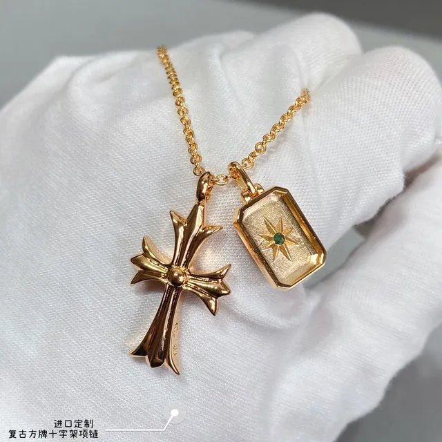 Gold Green Chain Dual-Pendant Design Necklace 2