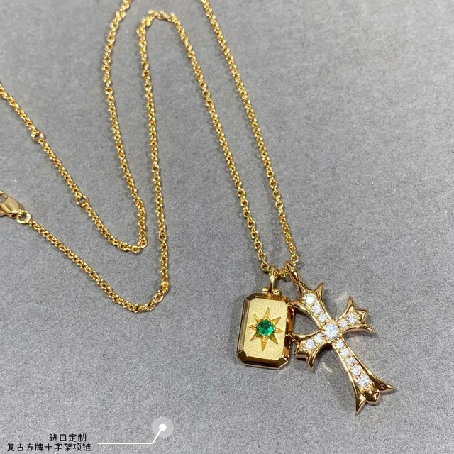 Gold Green Chain Dual-Pendant Design Necklace 5