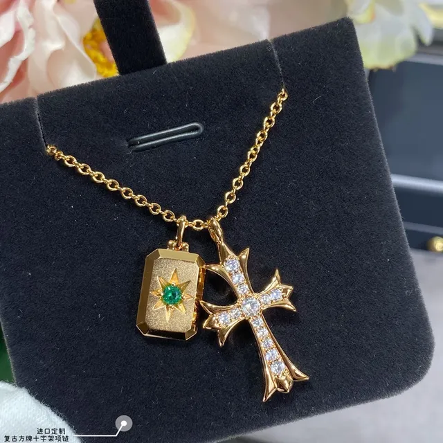Gold Green Chain Dual-Pendant Design Necklace 8