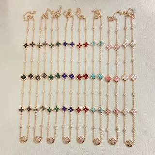 Pulsera de cadena de oro con esmaltes florales multicolores