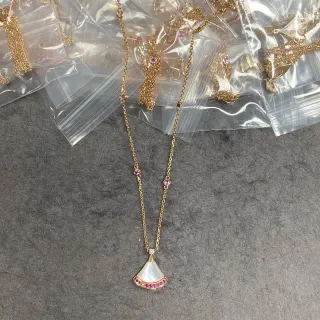 Gold Pink Chain Fan-Shaped Mother-of-Pearl Pendant Necklace