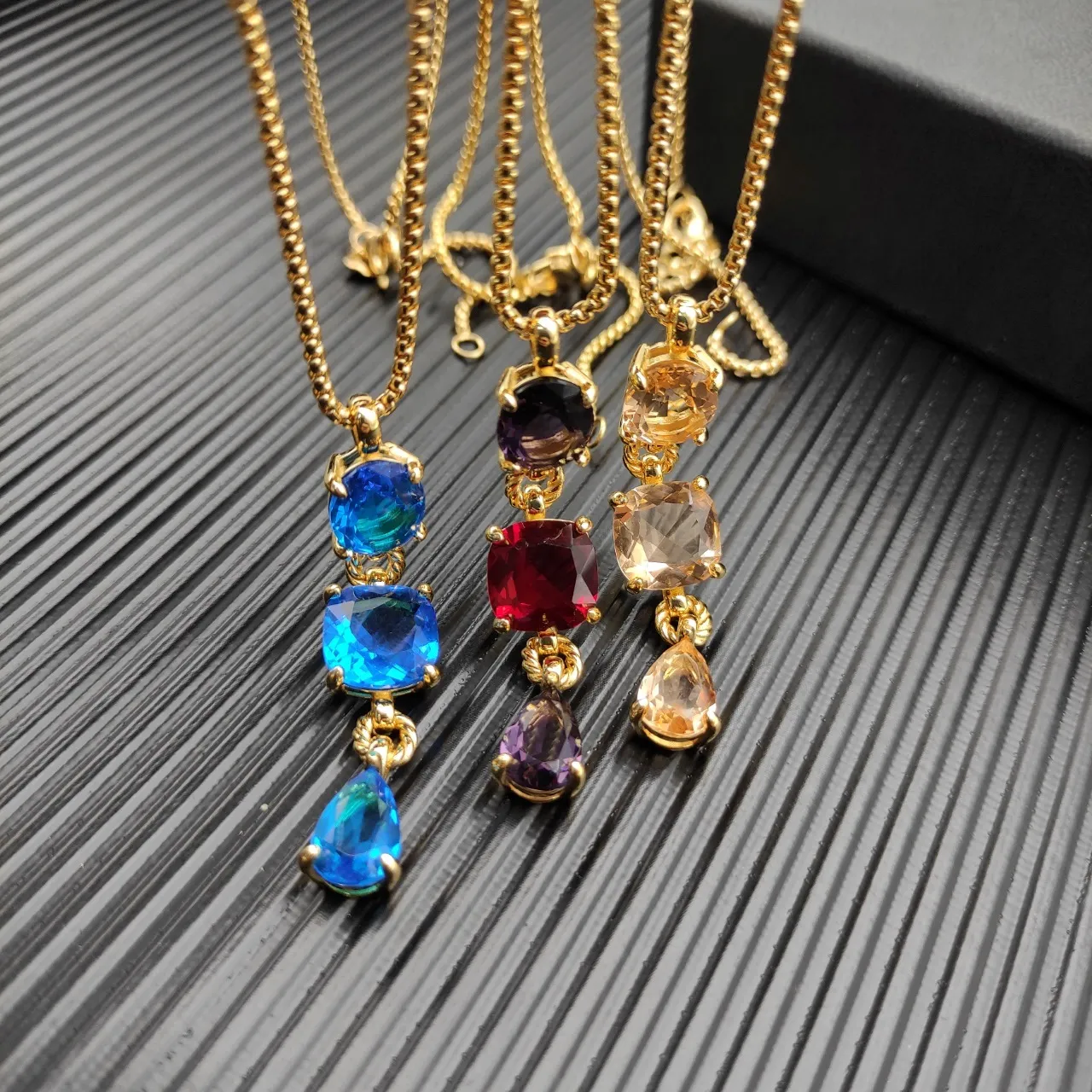 Gold Purple Three-Stone Vertical Drop Twisted-Link Connectors Necklace 7