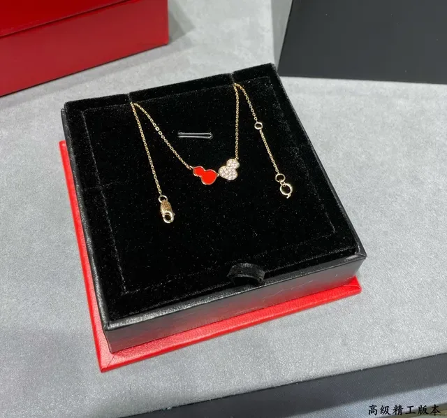 Gold Red Chain Dual Heart Pendants Necklace 3