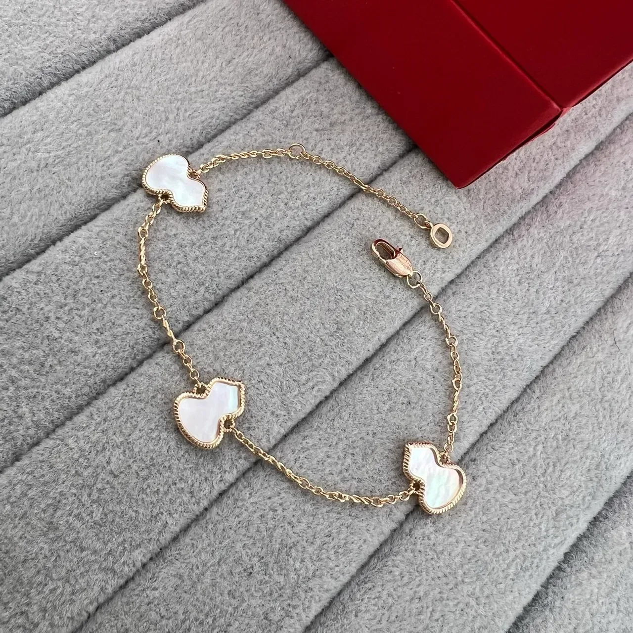 Gold Red Chain Heart-Shaped Charms Bracelet 3