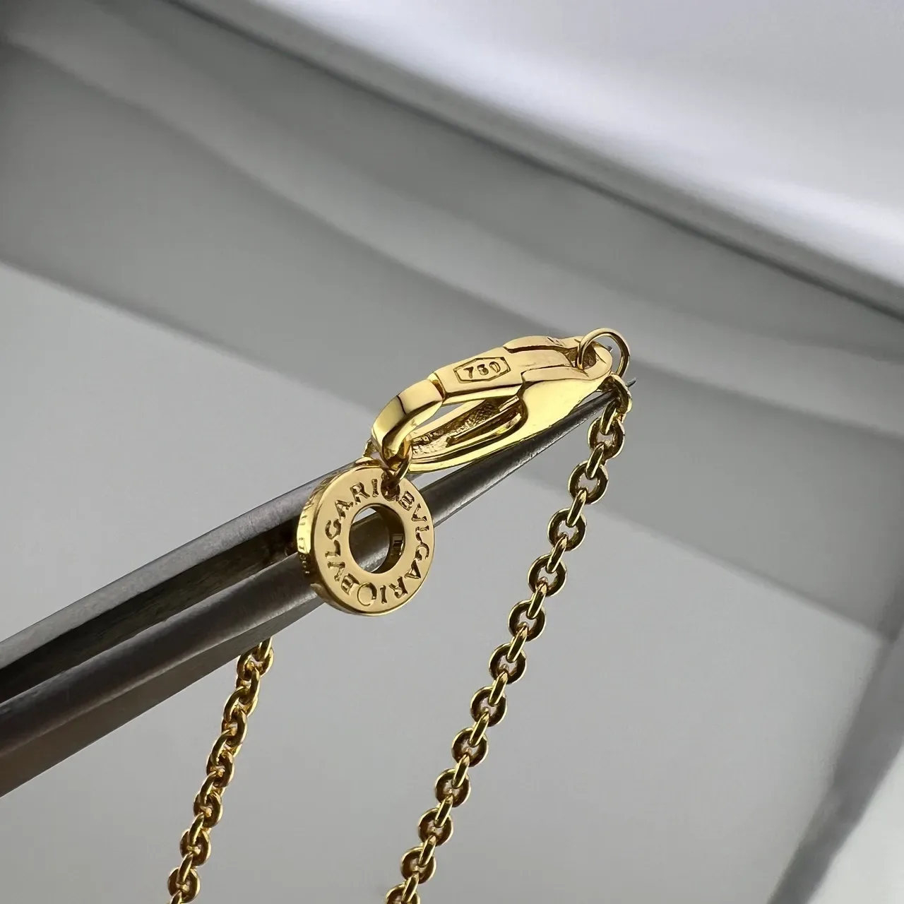 Colliers avec pendentifs charms géométriques empilés en or, or rose et argent 2