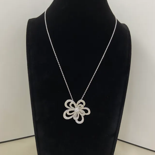 Gold Silver Flower-Shaped Openwork Pendant Pavé Crystal Embellishment Necklace 3