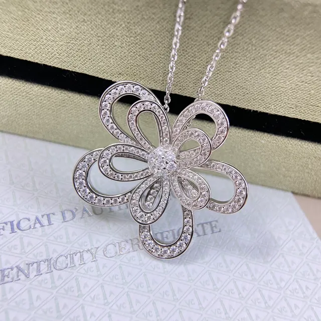 Gold Silver Flower-Shaped Openwork Pendant Pavé Crystal Embellishment Necklace 4