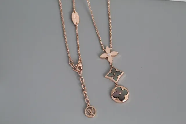 Gold Silver Multi-Tier Pendant Quatrefoil Motifs Necklace 2