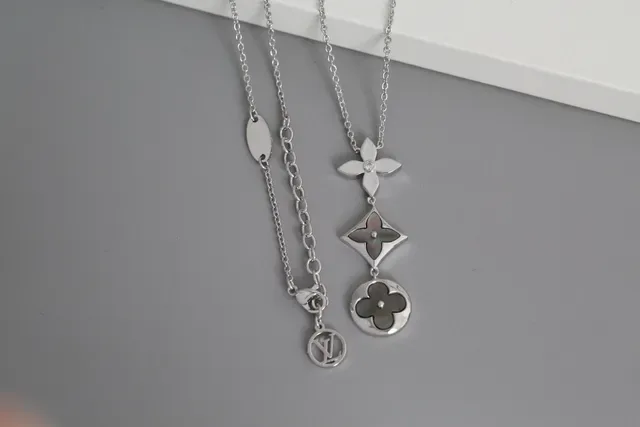 Gold Silver Multi-Tier Pendant Quatrefoil Motifs Necklace 3