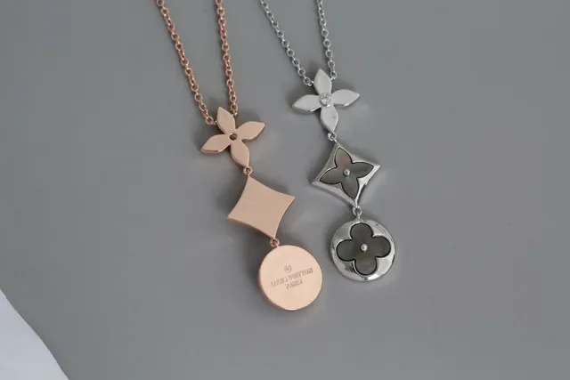 Gold Silver Multi-Tier Pendant Quatrefoil Motifs Necklace 5