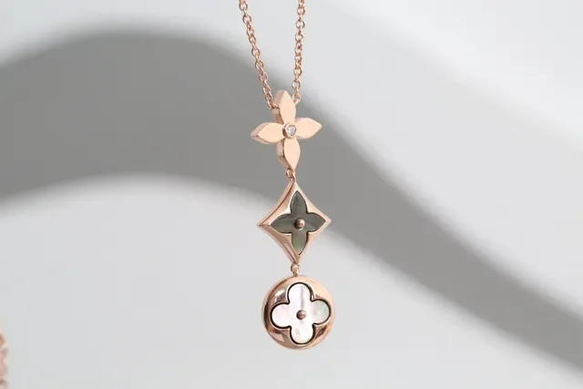 Gold Silver Multi-Tier Pendant Quatrefoil Motifs Necklace 7