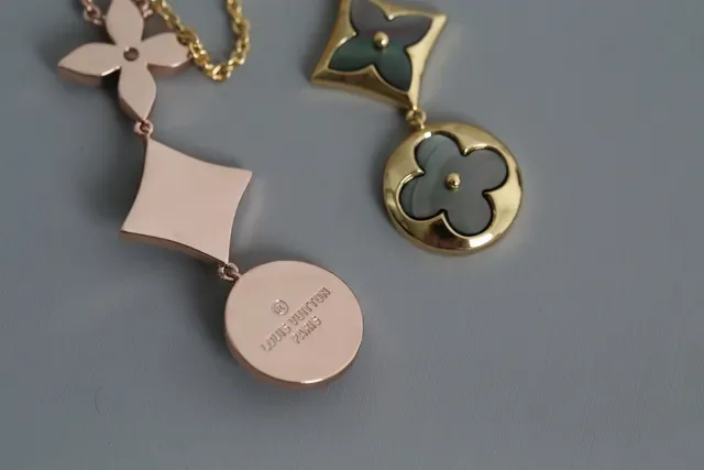 Gold Silver Multi-Tier Pendant Quatrefoil Motifs Necklace 8