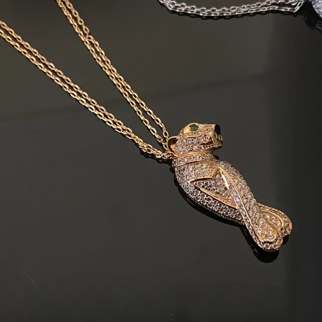 Collier pendentif animal pavé-set en or et argent aux yeux de gemme 3
