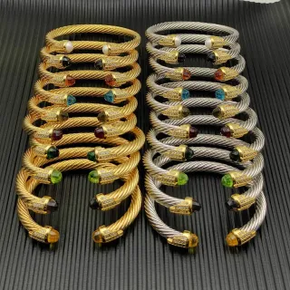 Pulsera de cable trenzado en oro y plata con terminales de gemas