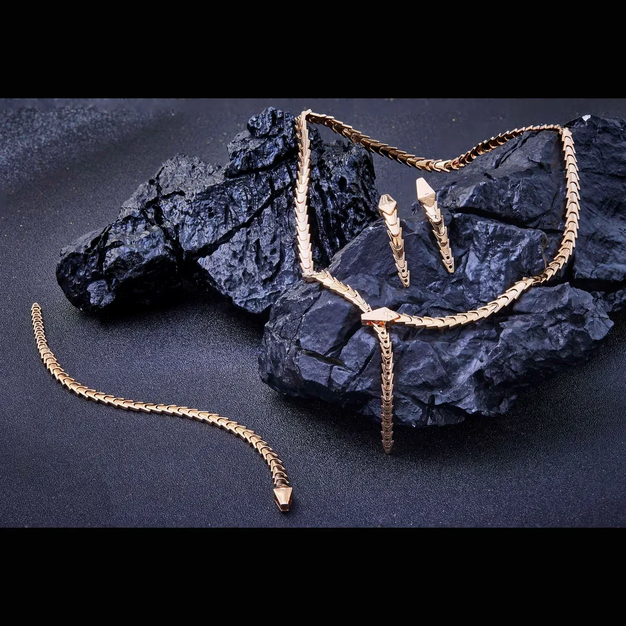 Gold-Tone Articulated Scale-Link Chain Necklace 2