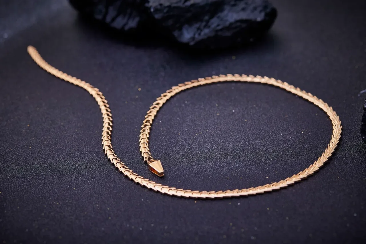Gold-Tone Articulated Scale-Link Chain Necklace 7